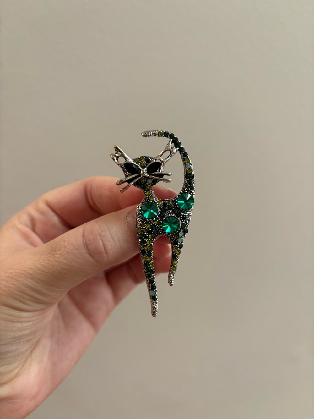 Vintage Style MCM Silver Tone Atomic Cat Brooch with Green Gems
